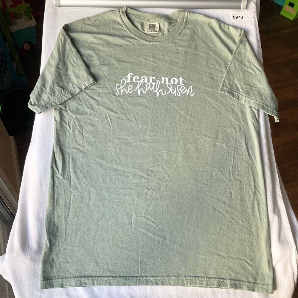 Comfort Colors Men’s Short Sleeve T-shirt size L, Green, Fear Not She Hath Risen
